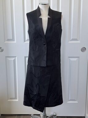 FLIPPA K Black Brocade Tailored Vest and Skirt Suit Set Vest size M Skirt size L